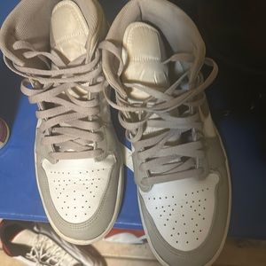 jordan 1 grey mid SE